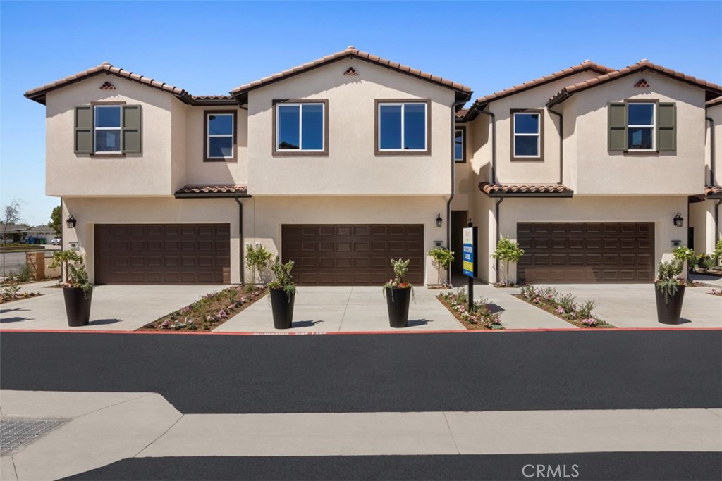 7027 Solara Property Photo 1