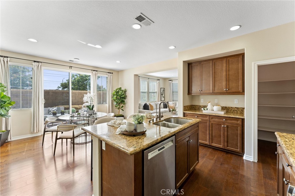 3229 Larkspur Street Property Photo 9