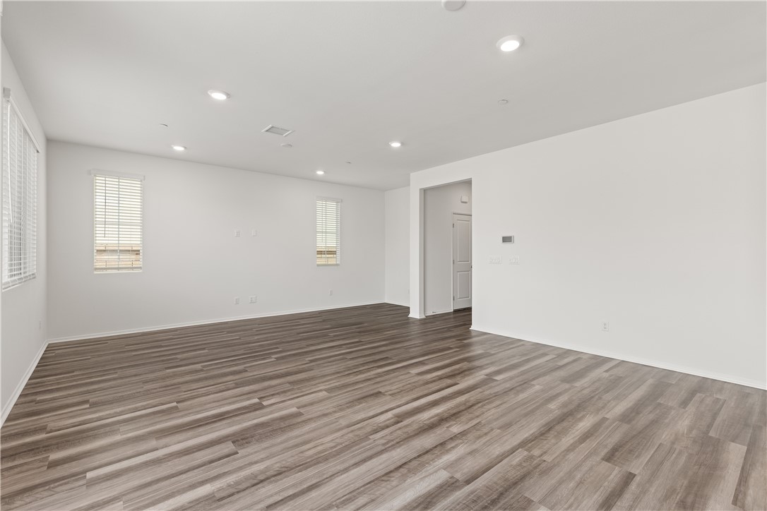 895 Brookdale Drive Property Photo 4