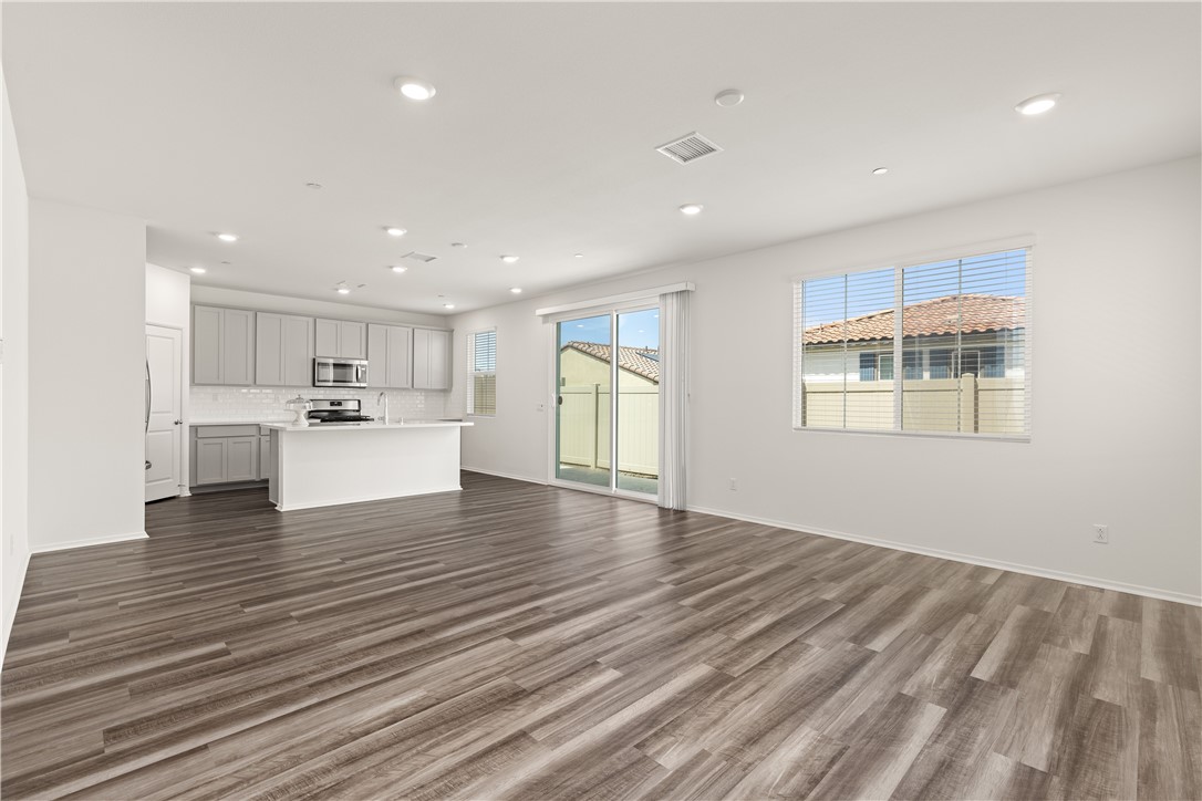 895 Brookdale Drive Property Photo 6