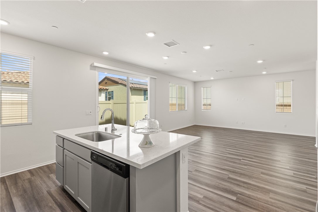 895 Brookdale Drive Property Photo 7