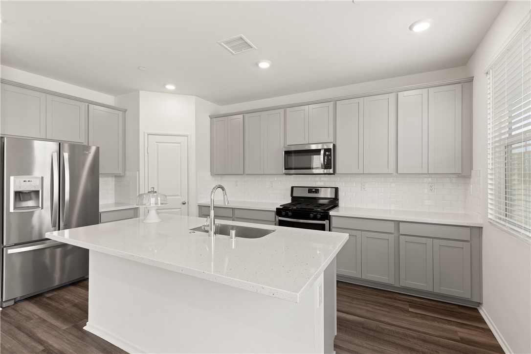 895 Brookdale Drive Property Photo 8