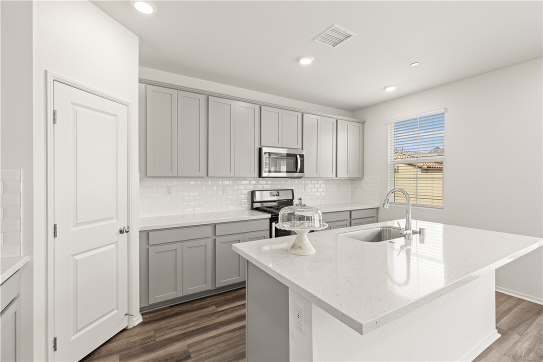 895 Brookdale Drive Property Photo 9