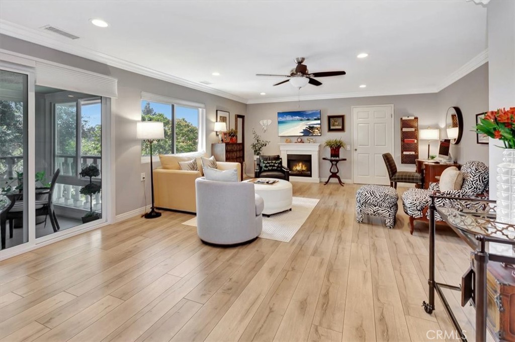 2402 Via Mariposa W 3b Property Photo 1