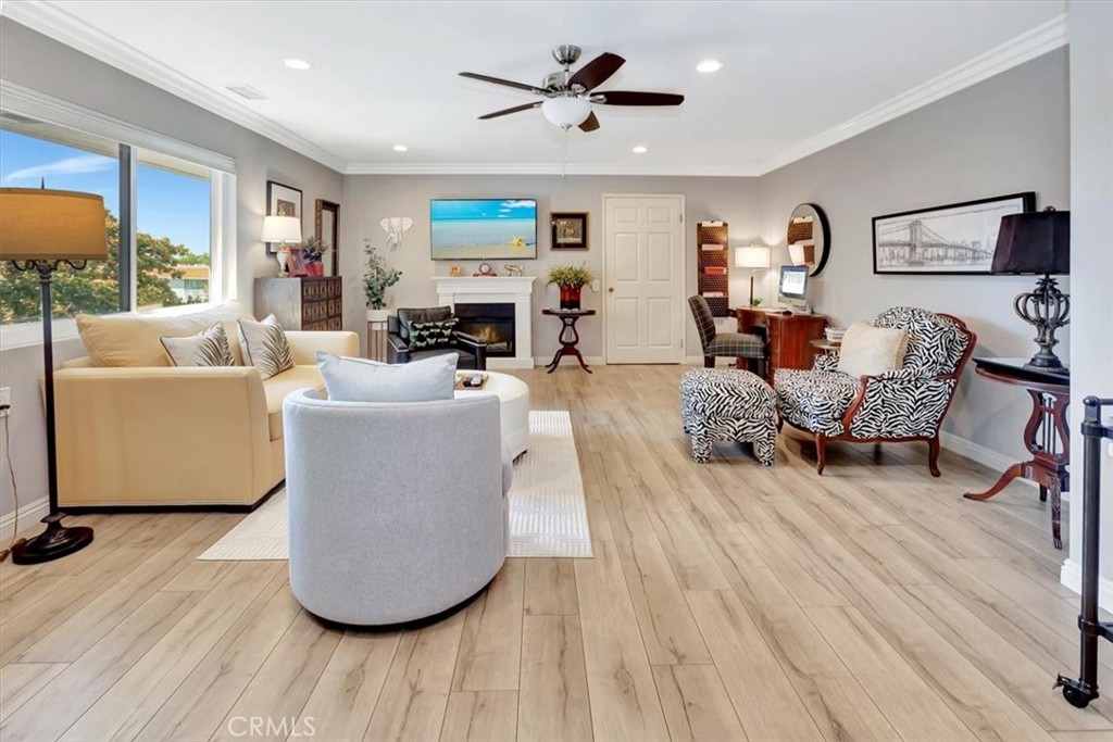 2402 Via Mariposa W 3b Property Photo 4