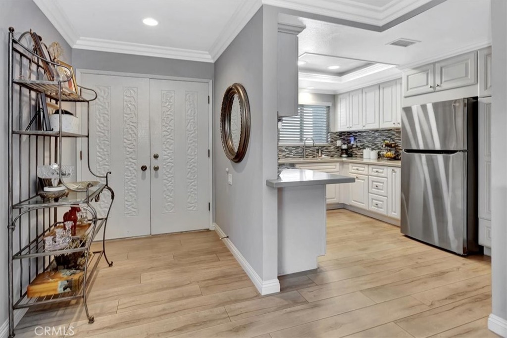 2402 Via Mariposa W 3b Property Photo 8