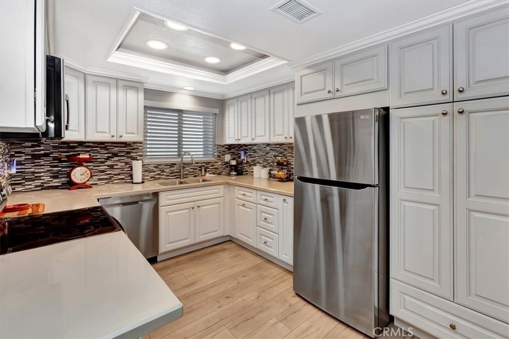 2402 Via Mariposa W 3b Property Photo 9