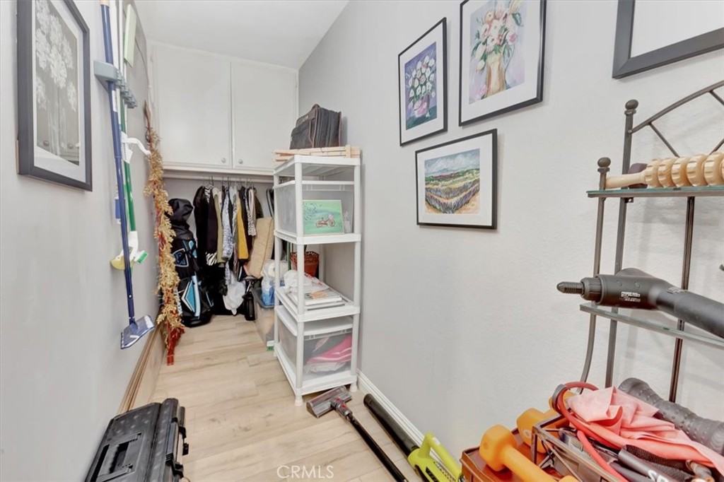 2402 Via Mariposa W 3b Property Photo 16