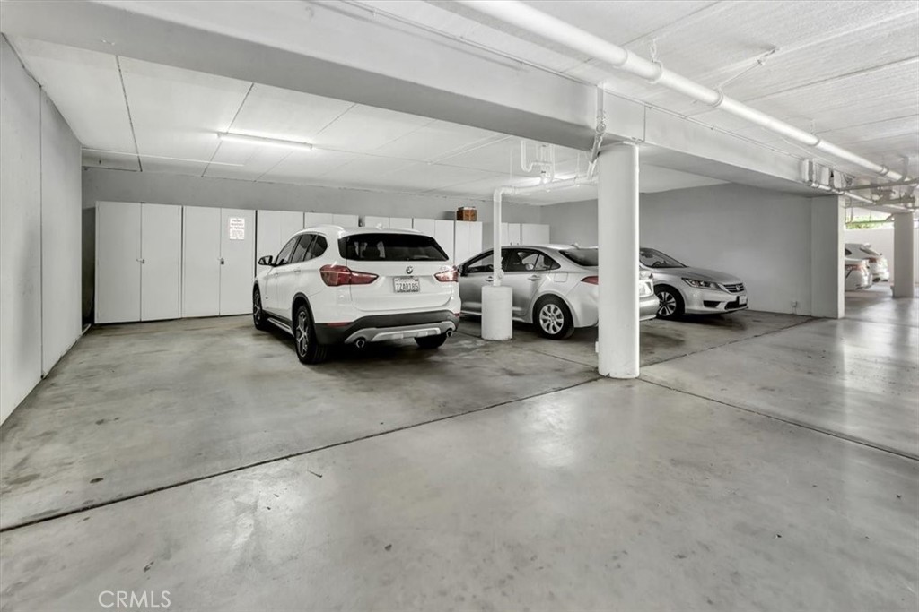 2402 Via Mariposa W 3b Property Photo 17