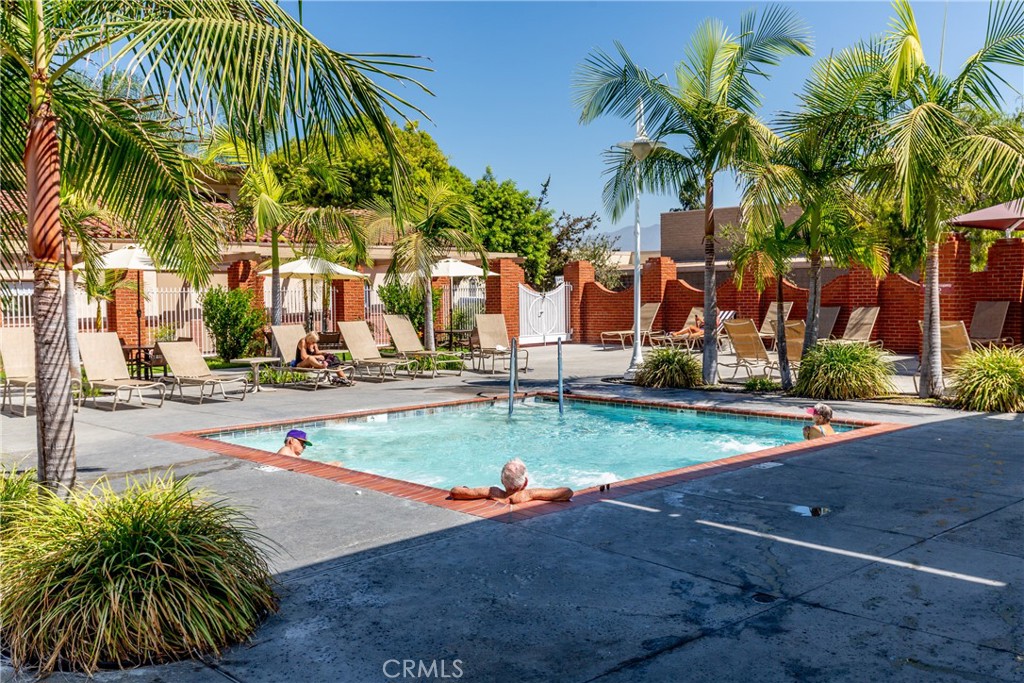 2402 Via Mariposa W 3b Property Photo 24