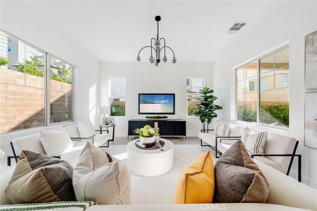 196 Episode Property Photo 6