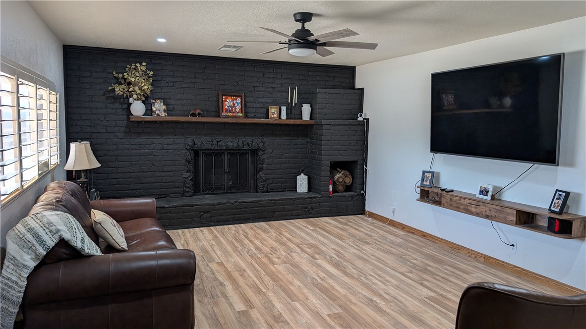 184 Clark Way Property Photo 6