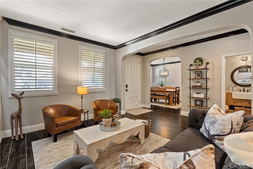 2440 N Highwood Road Property Photo 6