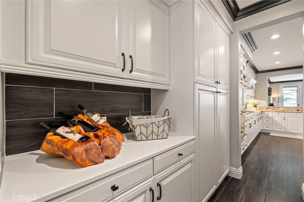 2440 N Highwood Road Property Photo 11