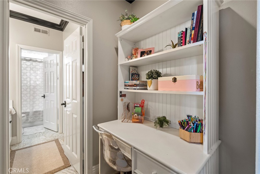 2440 N Highwood Road Property Photo 27