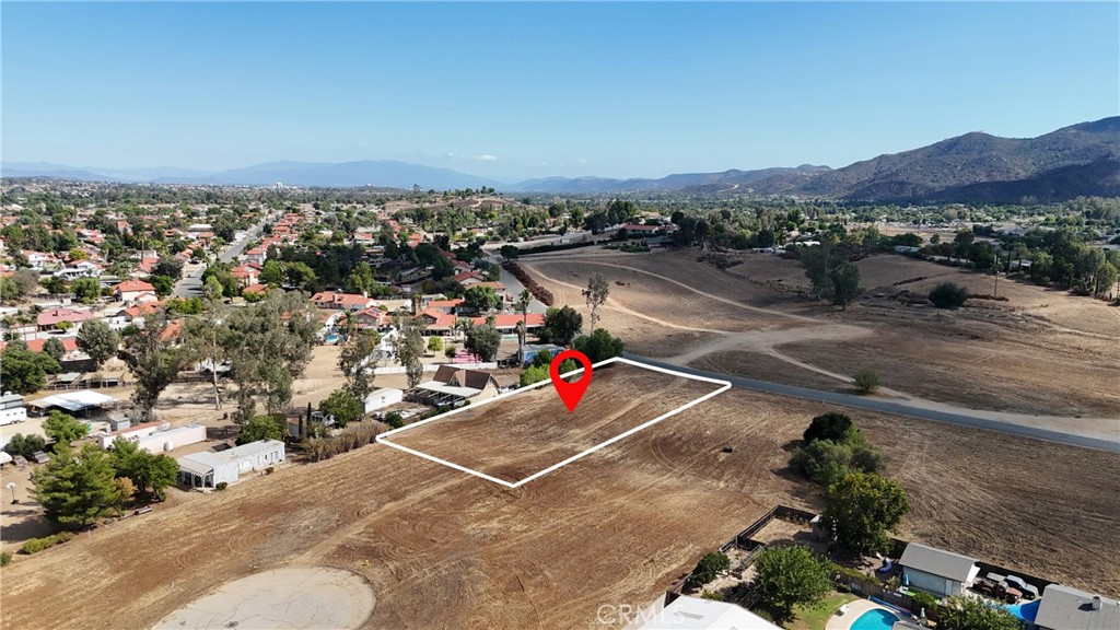 20520 Como Street Property Photo 3