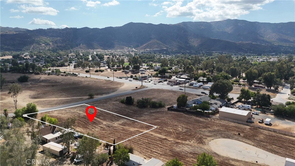20520 Como Street Property Photo 4
