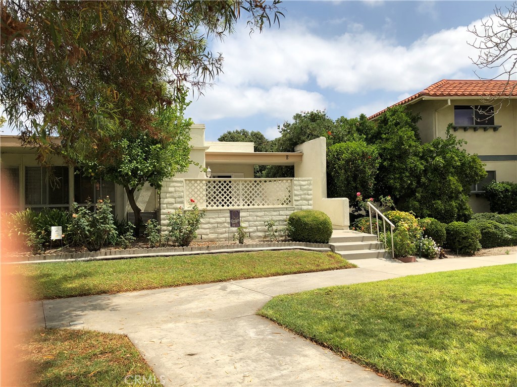 2210 Via Mariposa E D Property Photo 2