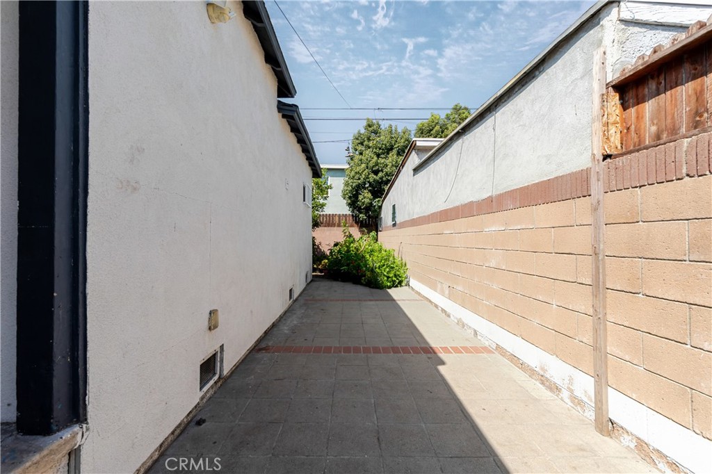 421 E 65th Property Photo 13