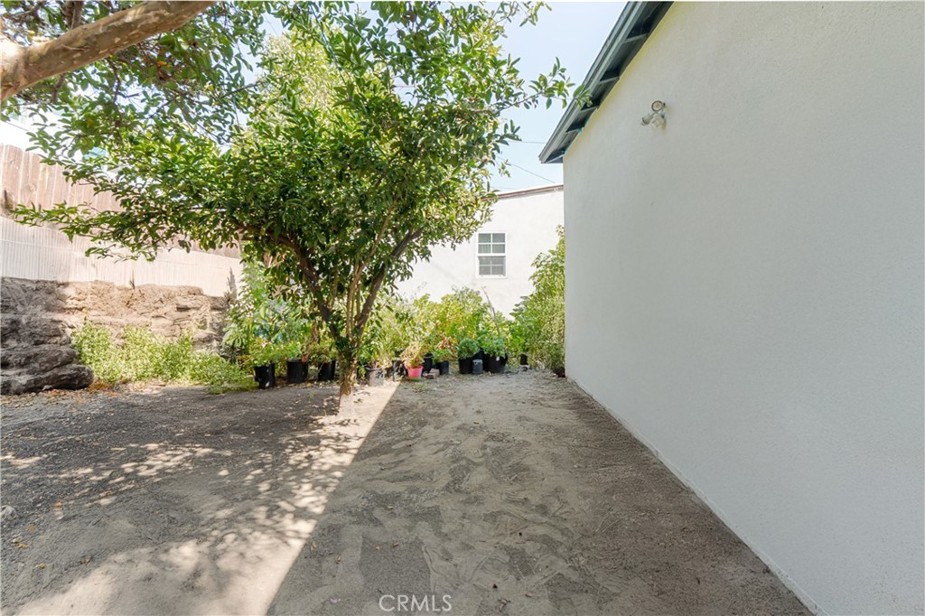 421 E 65th Property Photo 15