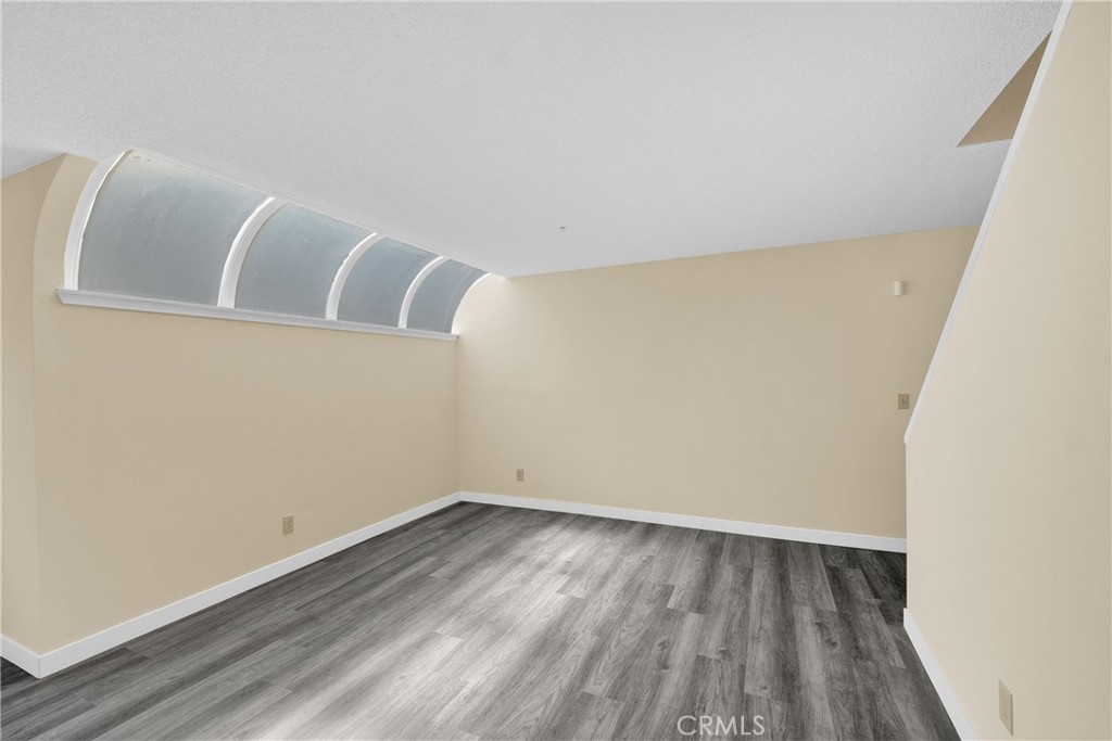 519 Sefton Avenue D Property Photo 9