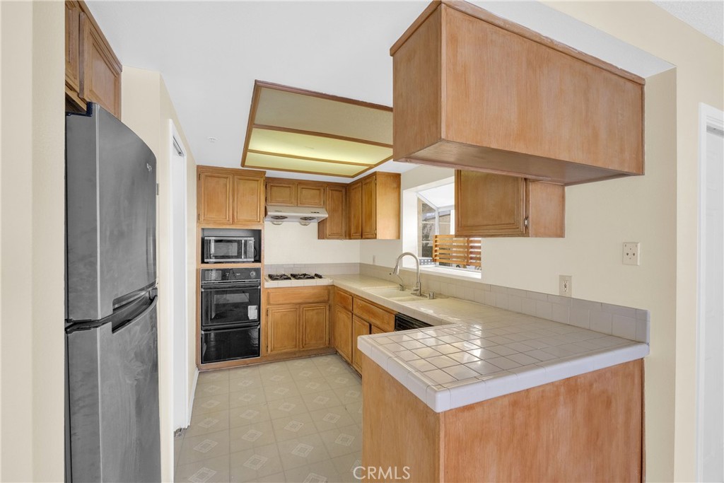 519 Sefton Avenue D Property Photo 14