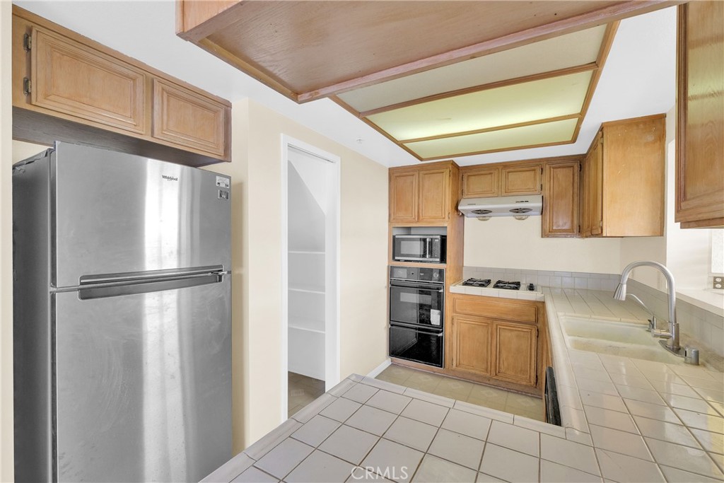 519 Sefton Avenue D Property Photo 15