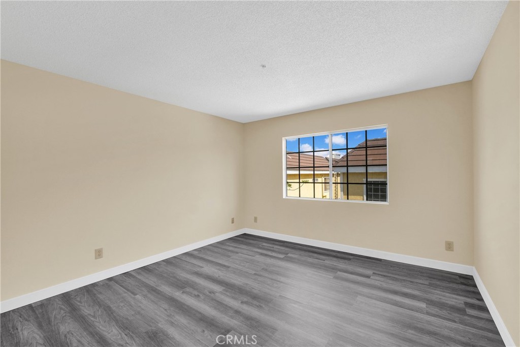 519 Sefton Avenue D Property Photo 17