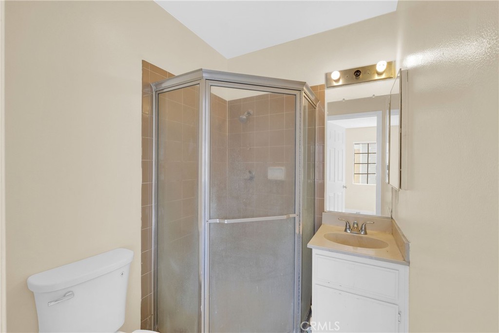 519 Sefton Avenue D Property Photo 24