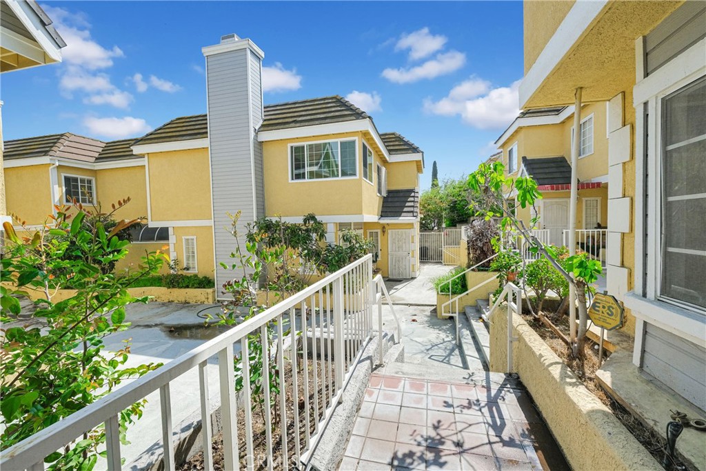 519 Sefton Avenue D Property Photo 32