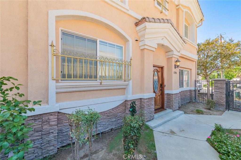 5786 Kingman Property Photo 3