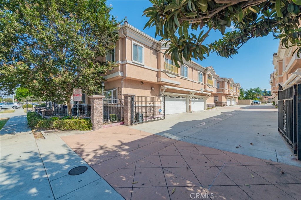 5786 Kingman Property Photo 5