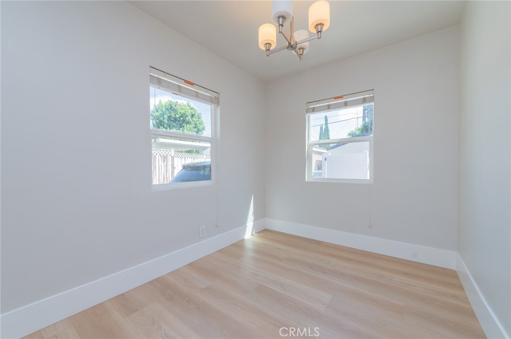 5212 Noble Avenue Property Photo 7