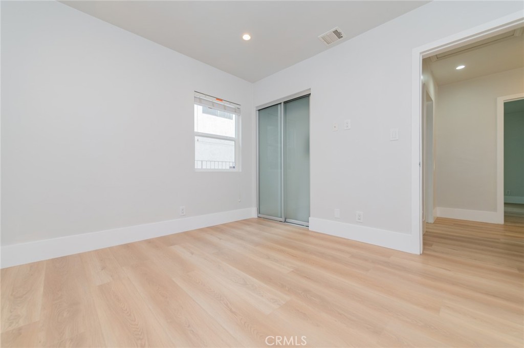 5212 Noble Avenue Property Photo 26