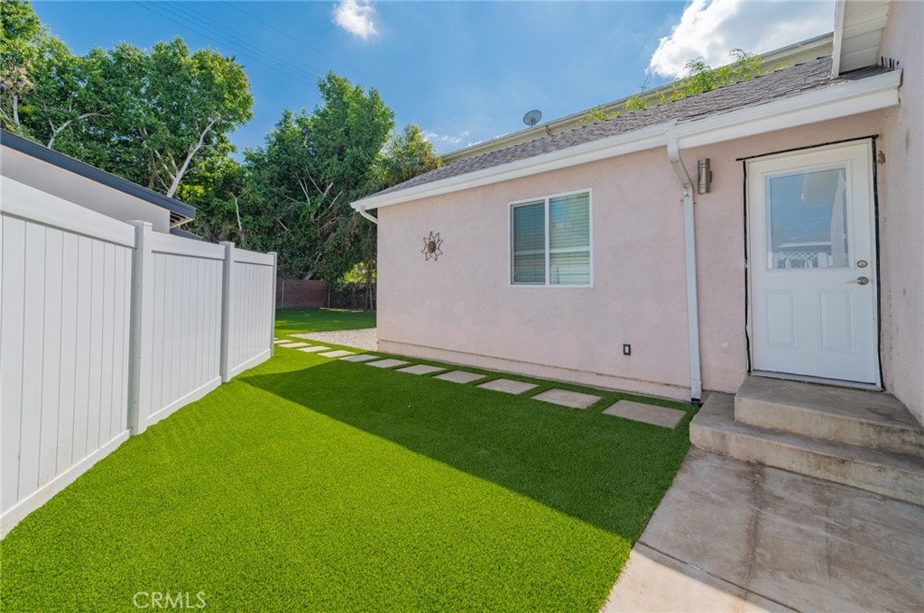 5212 Noble Avenue Property Photo 27