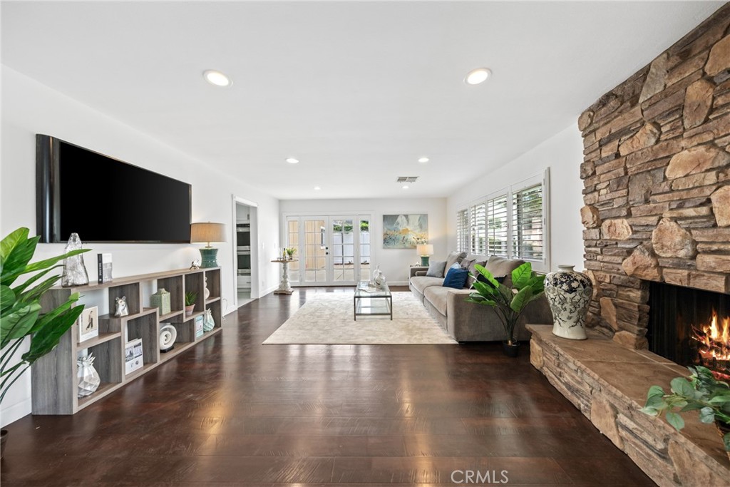 1623 N N Vallejo Way Property Photo 2