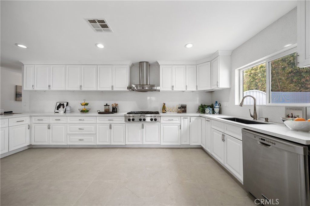 1623 N N Vallejo Way Property Photo 5