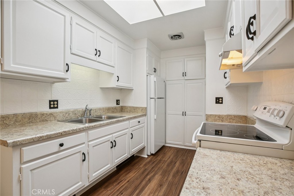 2019 Via Mariposa W D Property Photo 11