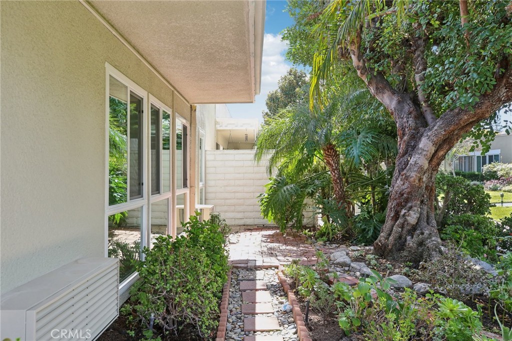 2019 Via Mariposa W D Property Photo 17