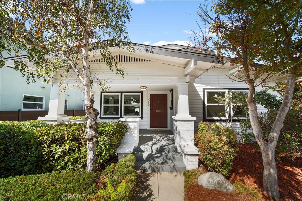 1249 S Burnside Ave Property Photo 2