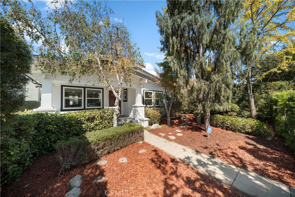 1249 S Burnside Ave Property Photo 3