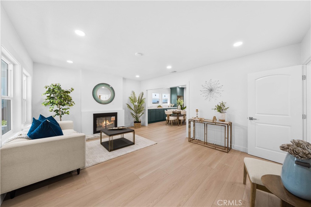 1249 S Burnside Ave Property Photo 7