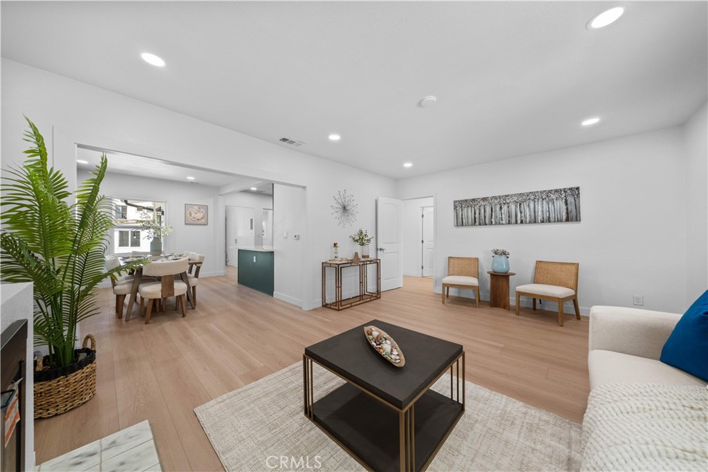 1249 S Burnside Ave Property Photo 10