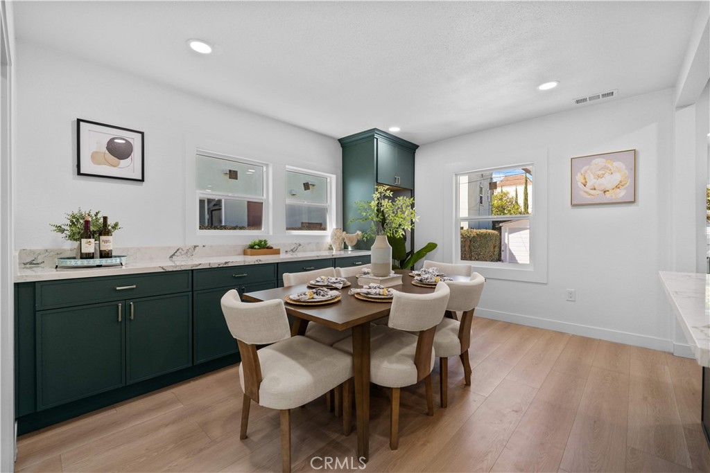 1249 S Burnside Ave Property Photo 11