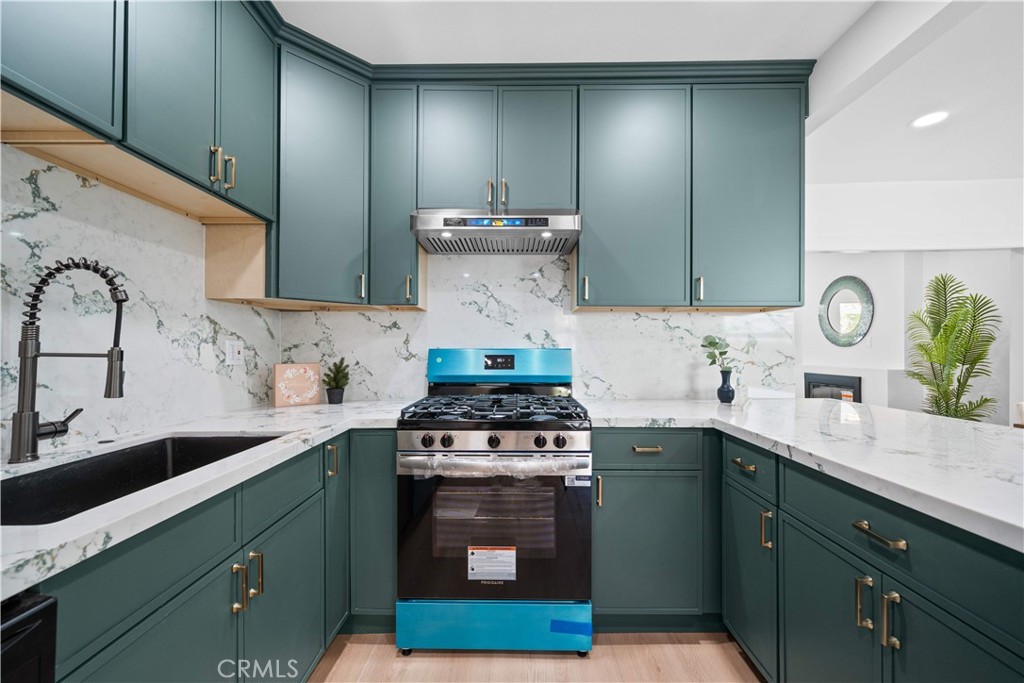 1249 S Burnside Ave Property Photo 13