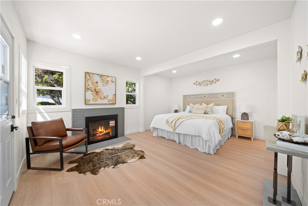 1249 S Burnside Ave Property Photo 15