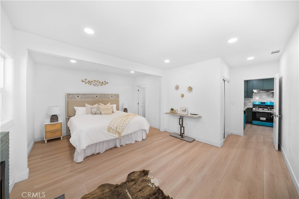 1249 S Burnside Ave Property Photo 16