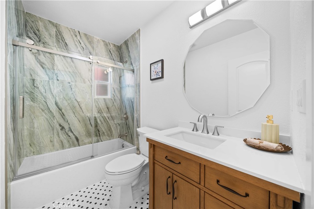 1249 S Burnside Ave Property Photo 20