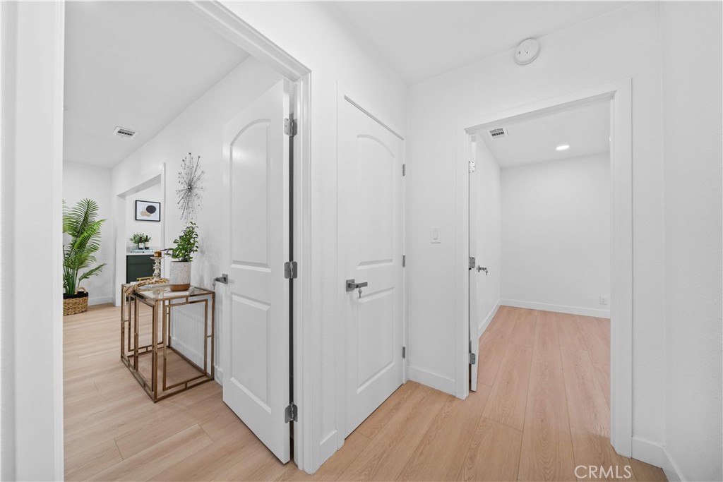 1249 S Burnside Ave Property Photo 21