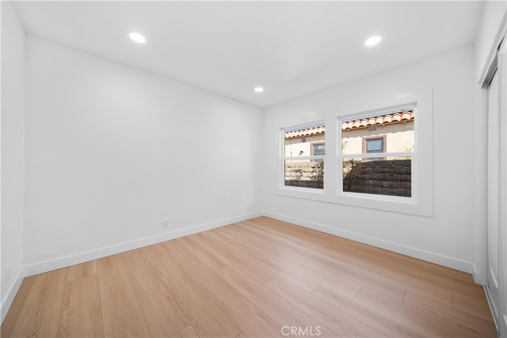 1249 S Burnside Ave Property Photo 22